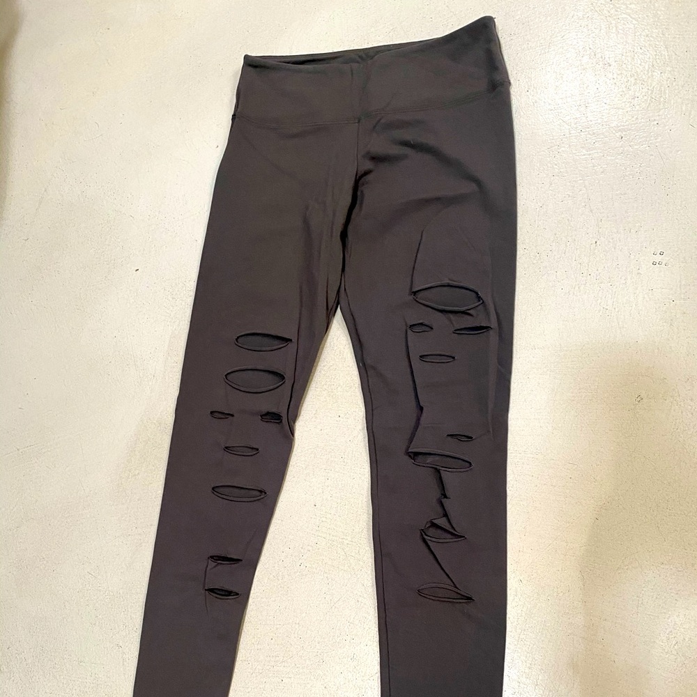 Solow by carbon 38 ripped leggings